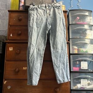 Junior’s Mom Jeans
